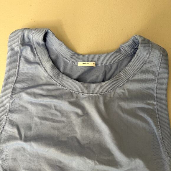 Women's Blue Cropped Exercise Workout Tank Top Size Medium - Picture 3 of 4